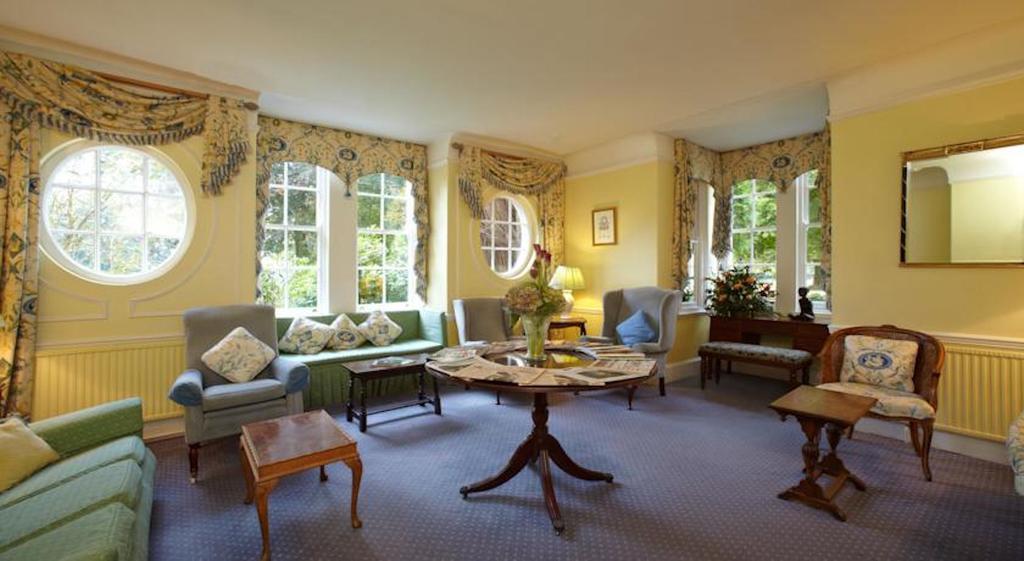 Esseborne Manor Hotel Hurstbourne Tarrant Buitenkant foto