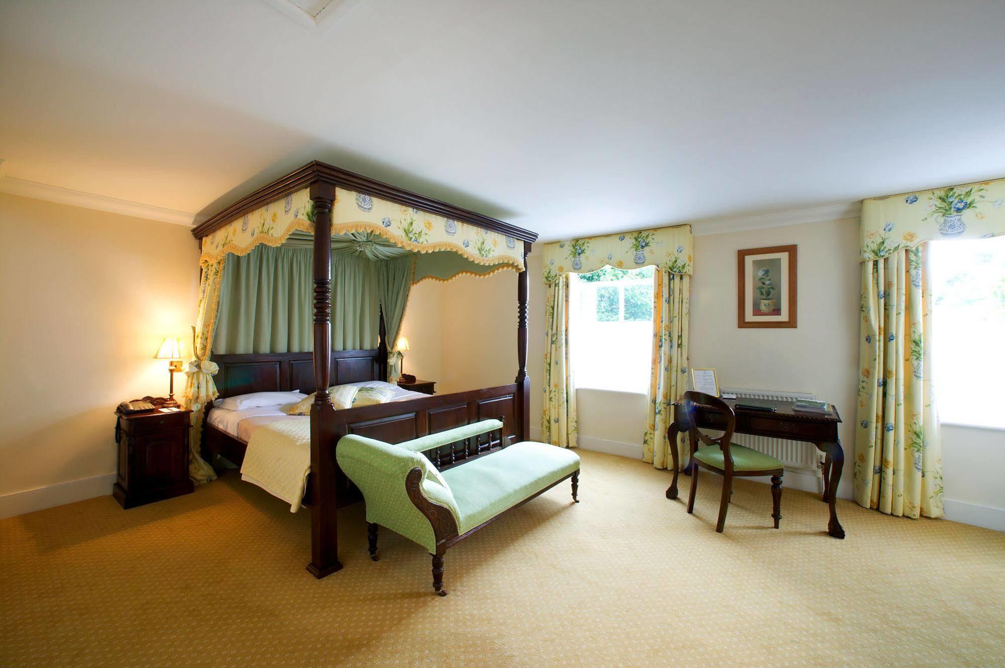 Esseborne Manor Hotel Hurstbourne Tarrant Buitenkant foto