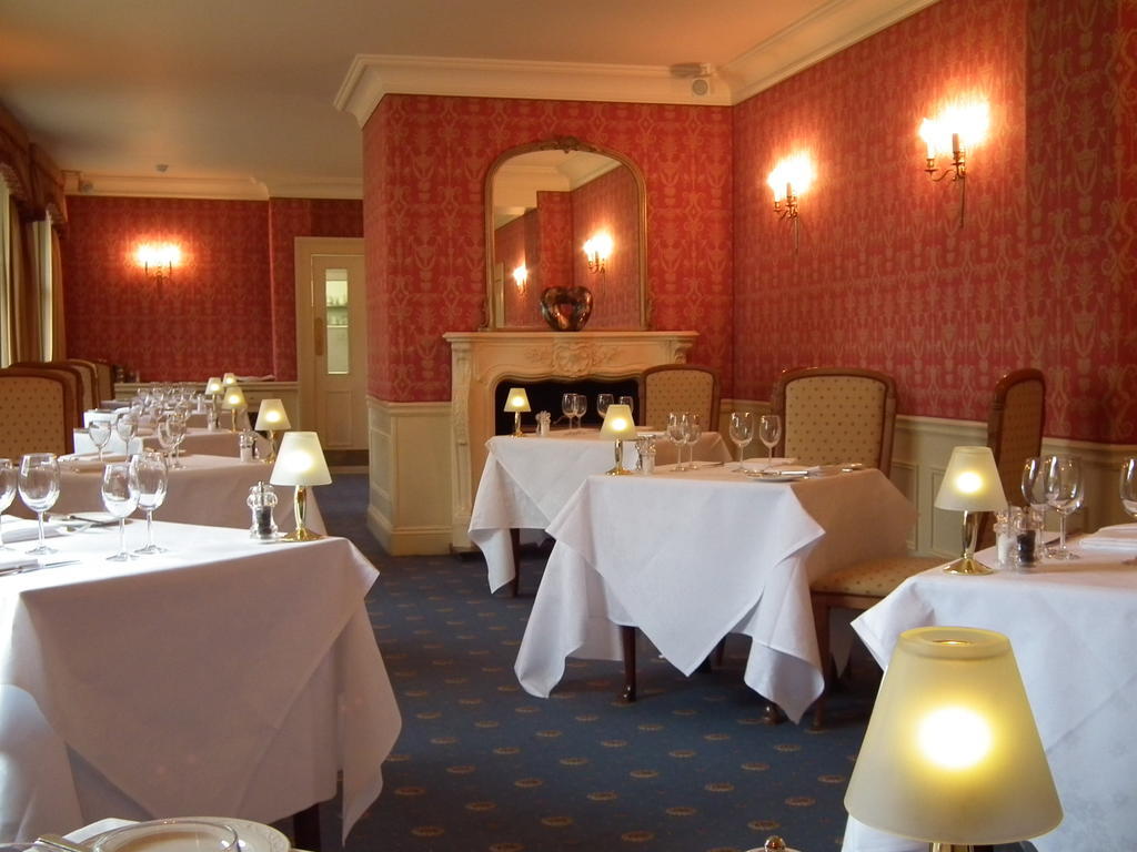 Esseborne Manor Hotel Hurstbourne Tarrant Buitenkant foto
